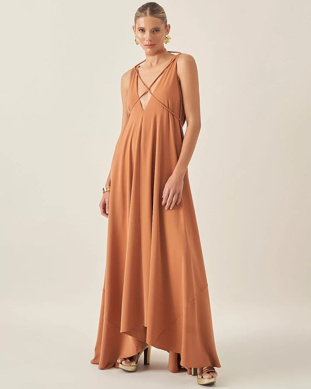 Robe beige dorée