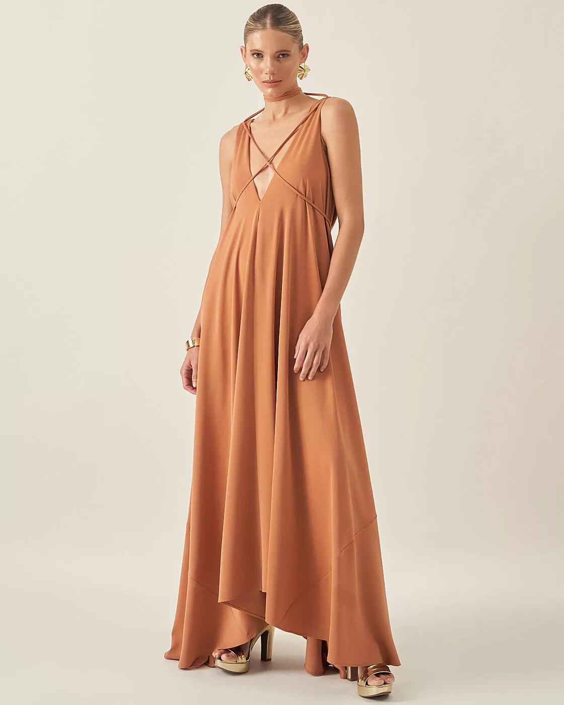 Robe beige dorée